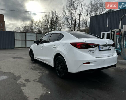 Белый Мазда 3, объемом двигателя 2 л и пробегом 196 тыс. км за 11000 $, фото 7 на Automoto.ua