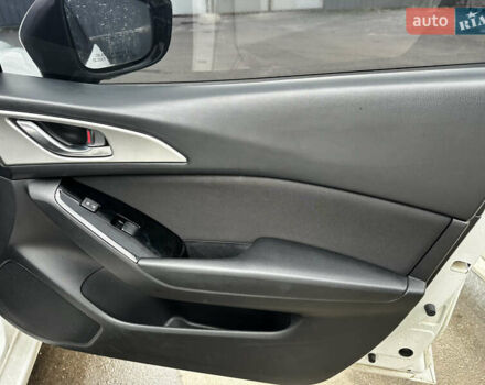 Белый Мазда 3, объемом двигателя 2 л и пробегом 196 тыс. км за 11000 $, фото 23 на Automoto.ua