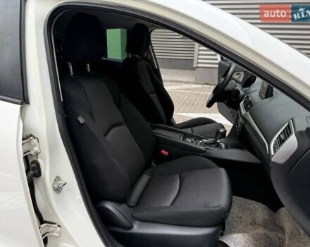 Білий Мазда 3, об'ємом двигуна 2 л та пробігом 90 тис. км за 14490 $, фото 9 на Automoto.ua