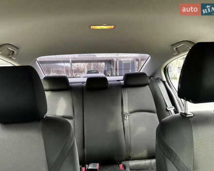 Белый Мазда 3, объемом двигателя 2 л и пробегом 196 тыс. км за 11000 $, фото 26 на Automoto.ua