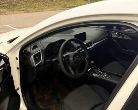 Белый Мазда 3, объемом двигателя 2 л и пробегом 173 тыс. км за 10500 $, фото 4 на Automoto.ua