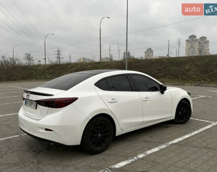 Белый Мазда 3, объемом двигателя 2 л и пробегом 173 тыс. км за 10500 $, фото 1 на Automoto.ua