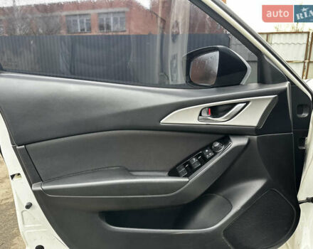 Белый Мазда 3, объемом двигателя 2 л и пробегом 196 тыс. км за 11000 $, фото 12 на Automoto.ua