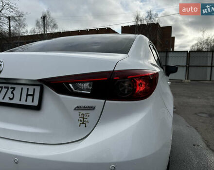 Белый Мазда 3, объемом двигателя 2 л и пробегом 196 тыс. км за 11000 $, фото 9 на Automoto.ua