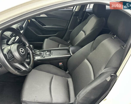 Белый Мазда 3, объемом двигателя 2 л и пробегом 196 тыс. км за 11000 $, фото 13 на Automoto.ua