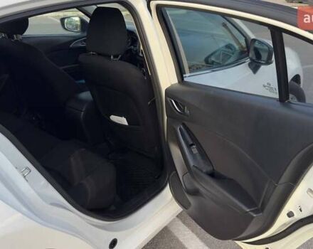 Білий Мазда 3, об'ємом двигуна 1.5 л та пробігом 144 тис. км за 13500 $, фото 17 на Automoto.ua