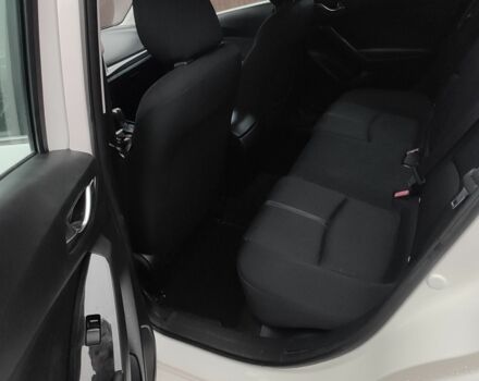 Белый Мазда 3, объемом двигателя 2 л и пробегом 202 тыс. км за 11800 $, фото 6 на Automoto.ua