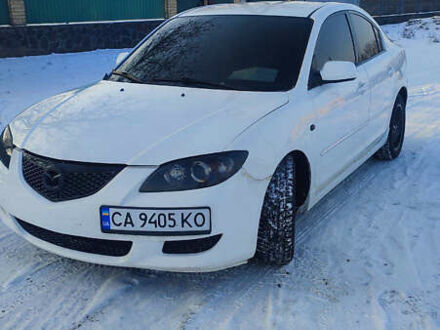 Белый Мазда 3, объемом двигателя 2 л и пробегом 200 тыс. км за 4500 $, фото 1 на Automoto.ua