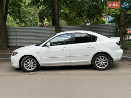Белый Мазда 3, объемом двигателя 2 л и пробегом 152 тыс. км за 6000 $, фото 1 на Automoto.ua