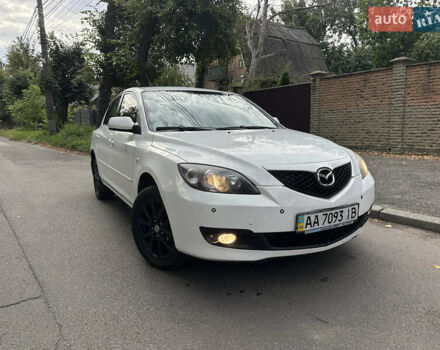 Білий Мазда 3, об'ємом двигуна 1.6 л та пробігом 219 тис. км за 5500 $, фото 1 на Automoto.ua