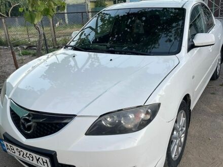 Белый Мазда 3, объемом двигателя 2 л и пробегом 225 тыс. км за 4000 $, фото 1 на Automoto.ua