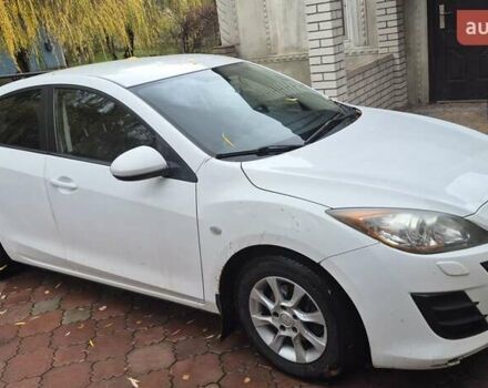 Белый Мазда 3, объемом двигателя 1.6 л и пробегом 205 тыс. км за 7000 $, фото 1 на Automoto.ua