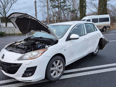 Білий Мазда 3, об'ємом двигуна 1.6 л та пробігом 132 тис. км за 2600 $, фото 1 на Automoto.ua