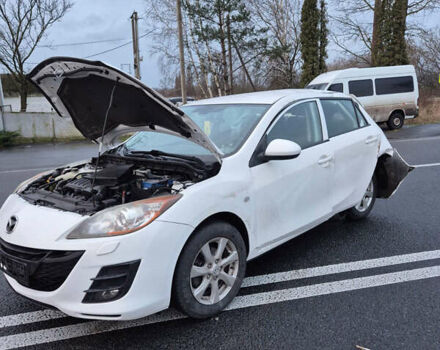 Белый Мазда 3, объемом двигателя 1.6 л и пробегом 132 тыс. км за 2600 $, фото 1 на Automoto.ua