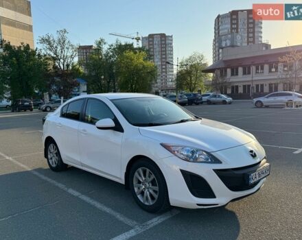 Белый Мазда 3, объемом двигателя 2 л и пробегом 250 тыс. км за 6800 $, фото 1 на Automoto.ua