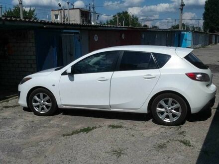 Белый Мазда 3, объемом двигателя 1.6 л и пробегом 180 тыс. км за 8200 $, фото 1 на Automoto.ua