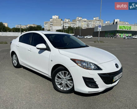 Белый Мазда 3, объемом двигателя 2 л и пробегом 155 тыс. км за 7900 $, фото 1 на Automoto.ua