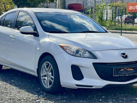 Белый Мазда 3, объемом двигателя 2 л и пробегом 170 тыс. км за 8199 $, фото 1 на Automoto.ua