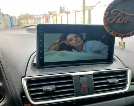 Білий Мазда 3, об'ємом двигуна 2 л та пробігом 200 тис. км за 11000 $, фото 1 на Automoto.ua