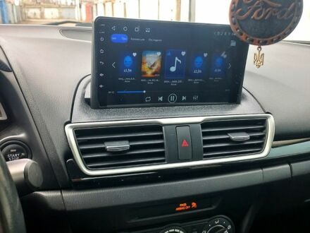 Белый Мазда 3, объемом двигателя 2 л и пробегом 200 тыс. км за 11000 $, фото 1 на Automoto.ua