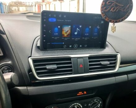 Белый Мазда 3, объемом двигателя 2 л и пробегом 200 тыс. км за 11000 $, фото 1 на Automoto.ua