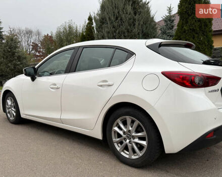 Белый Мазда 3, объемом двигателя 1.5 л и пробегом 120 тыс. км за 15000 $, фото 1 на Automoto.ua