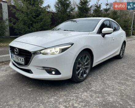 Мазда 3 2018 у Києві на Automoto.ua Білий Мазда 3, об'ємом двигуна 2.5 л та пробігом 93 тис. км за 14200 $, фото 1 на Automoto.ua