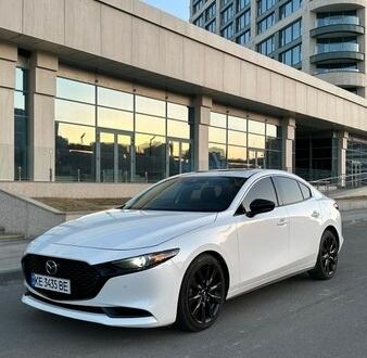 Белый Мазда 3, объемом двигателя 2.49 л и пробегом 100 тыс. км за 17700 $, фото 1 на Automoto.ua