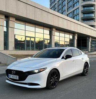 Белый Мазда 3, объемом двигателя 2.49 л и пробегом 100 тыс. км за 17700 $, фото 1 на Automoto.ua