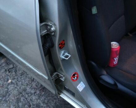 Бежевий Мазда 3, об'ємом двигуна 1.6 л та пробігом 265 тис. км за 3350 $, фото 8 на Automoto.ua