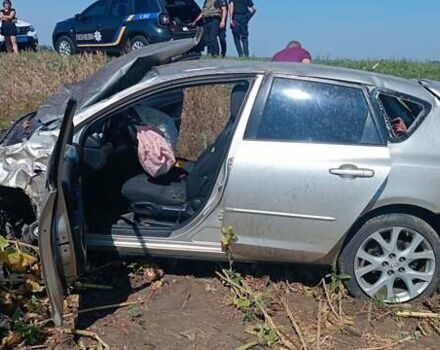 Бежевий Мазда 3, об'ємом двигуна 2 л та пробігом 190 тис. км за 500 $, фото 1 на Automoto.ua