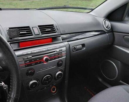 Бежевый Мазда 3, объемом двигателя 1.6 л и пробегом 230 тыс. км за 5200 $, фото 8 на Automoto.ua