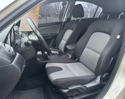 Бежевый Мазда 3, объемом двигателя 2 л и пробегом 184 тыс. км за 5350 $, фото 8 на Automoto.ua