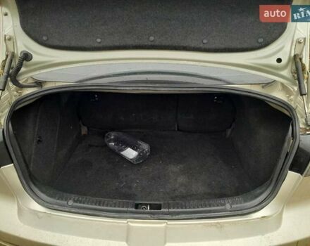 Бежевий Мазда 3, об'ємом двигуна 1.6 л та пробігом 200 тис. км за 4500 $, фото 9 на Automoto.ua
