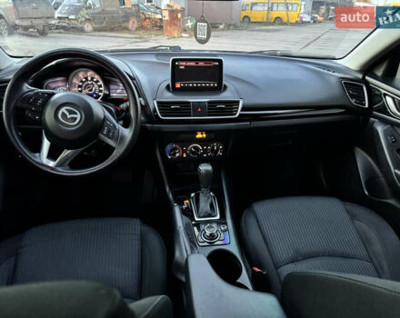 Бежевый Мазда 3, объемом двигателя 2 л и пробегом 200 тыс. км за 10000 $, фото 12 на Automoto.ua