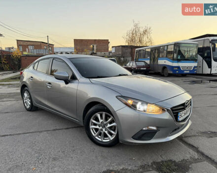 Бежевый Мазда 3, объемом двигателя 2 л и пробегом 200 тыс. км за 10000 $, фото 1 на Automoto.ua