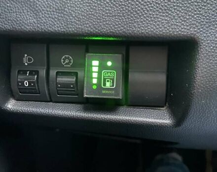 Черный Мазда 3, объемом двигателя 1.6 л и пробегом 171 тыс. км за 3600 $, фото 9 на Automoto.ua