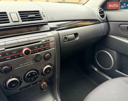 Черный Мазда 3, объемом двигателя 1.6 л и пробегом 217 тыс. км за 5800 $, фото 11 на Automoto.ua