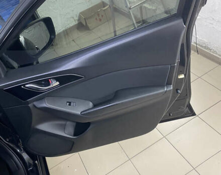 Черный Мазда 3, объемом двигателя 2 л и пробегом 226 тыс. км за 9400 $, фото 13 на Automoto.ua