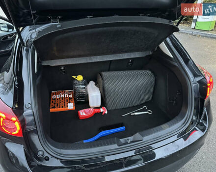 Чорний Мазда 3, об'ємом двигуна 2.2 л та пробігом 98 тис. км за 11950 $, фото 6 на Automoto.ua