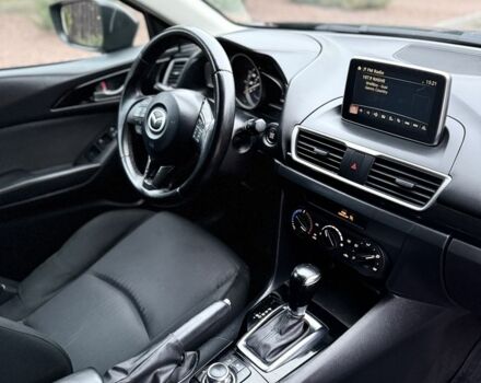 Черный Мазда 3, объемом двигателя 2 л и пробегом 200 тыс. км за 9300 $, фото 5 на Automoto.ua