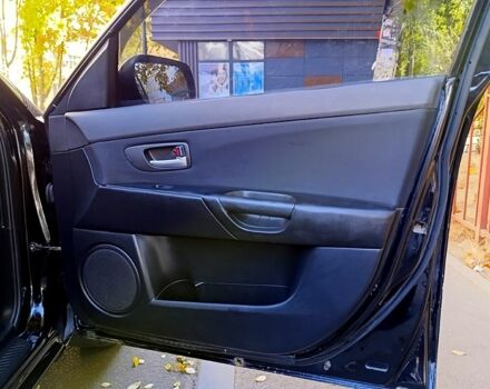 Черный Мазда 3, объемом двигателя 2 л и пробегом 281 тыс. км за 3250 $, фото 8 на Automoto.ua