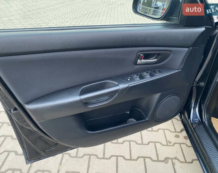 Черный Мазда 3, объемом двигателя 1.6 л и пробегом 172 тыс. км за 4999 $, фото 12 на Automoto.ua