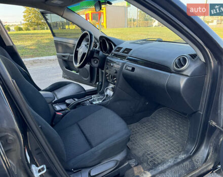 Черный Мазда 3, объемом двигателя 2 л и пробегом 150 тыс. км за 5999 $, фото 23 на Automoto.ua