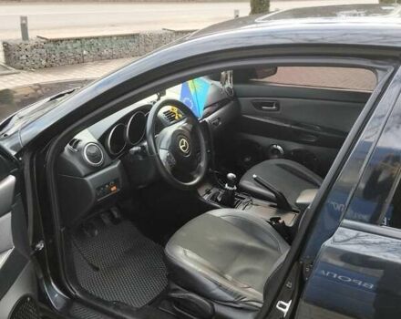 Черный Мазда 3, объемом двигателя 1.6 л и пробегом 300 тыс. км за 4500 $, фото 3 на Automoto.ua