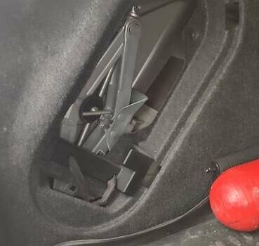 Черный Мазда 3, объемом двигателя 1.6 л и пробегом 146 тыс. км за 4800 $, фото 17 на Automoto.ua