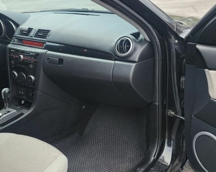 Черный Мазда 3, объемом двигателя 1.6 л и пробегом 300 тыс. км за 3700 $, фото 7 на Automoto.ua