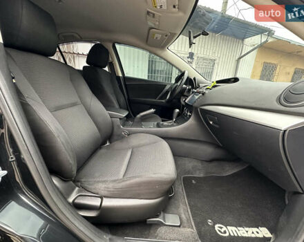 Черный Мазда 3, объемом двигателя 2 л и пробегом 280 тыс. км за 6700 $, фото 28 на Automoto.ua