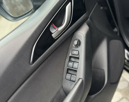 Чорний Мазда 3, об'ємом двигуна 1.5 л та пробігом 143 тис. км за 10900 $, фото 40 на Automoto.ua