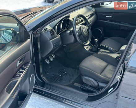 Черный Мазда 3, объемом двигателя 2 л и пробегом 300 тыс. км за 4850 $, фото 1 на Automoto.ua